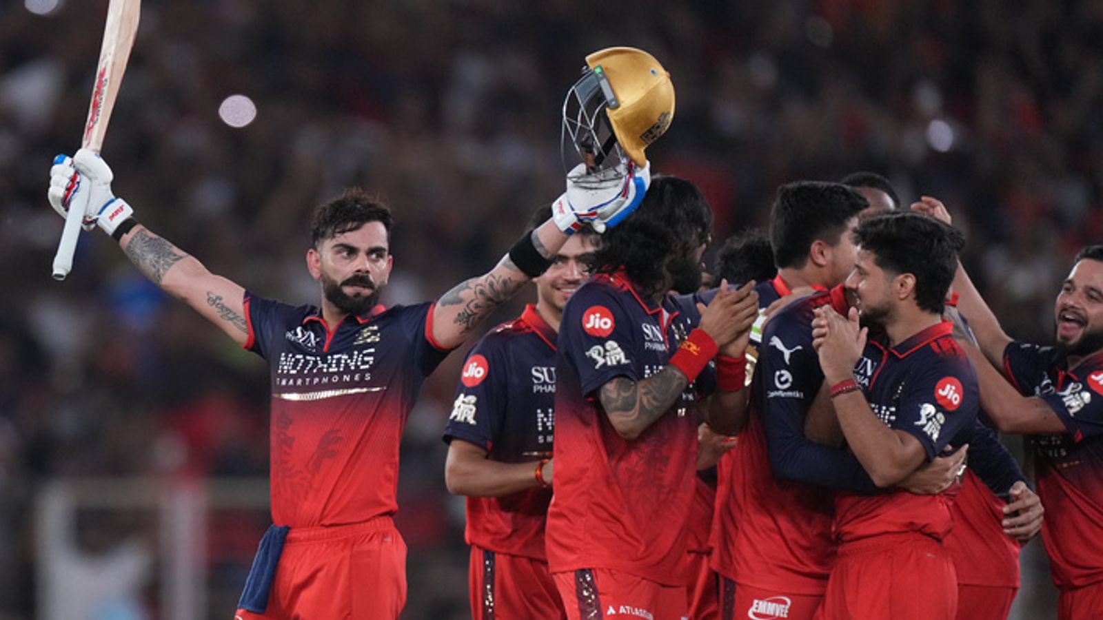 Король Кохли RCB IPL титулын қорғау үшін Гуджарат Титандарды жеңген кезде таң қалды